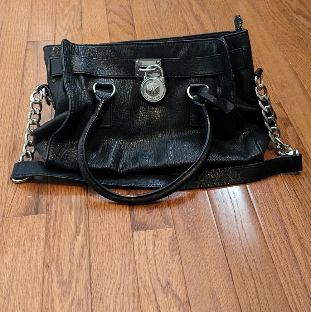 Michael Kors Chain Lock Purse Black